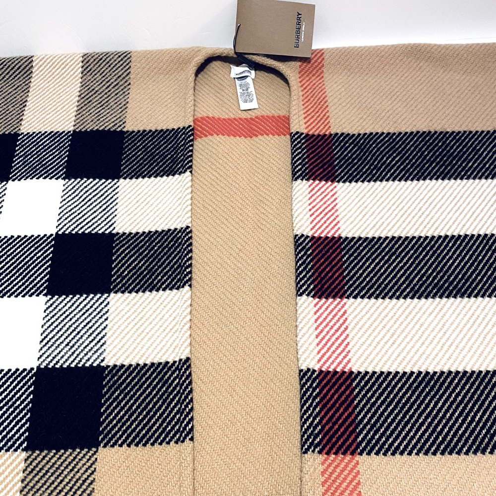 BURBERRY CHECK WOOL & CASHMERE FRINGE CAPE. - Picture 5 of 12